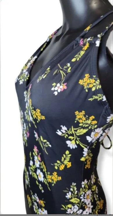 Cute Beach Betty Miracle Brands Floral Slim One Piece Swimsuit Mint Condition!