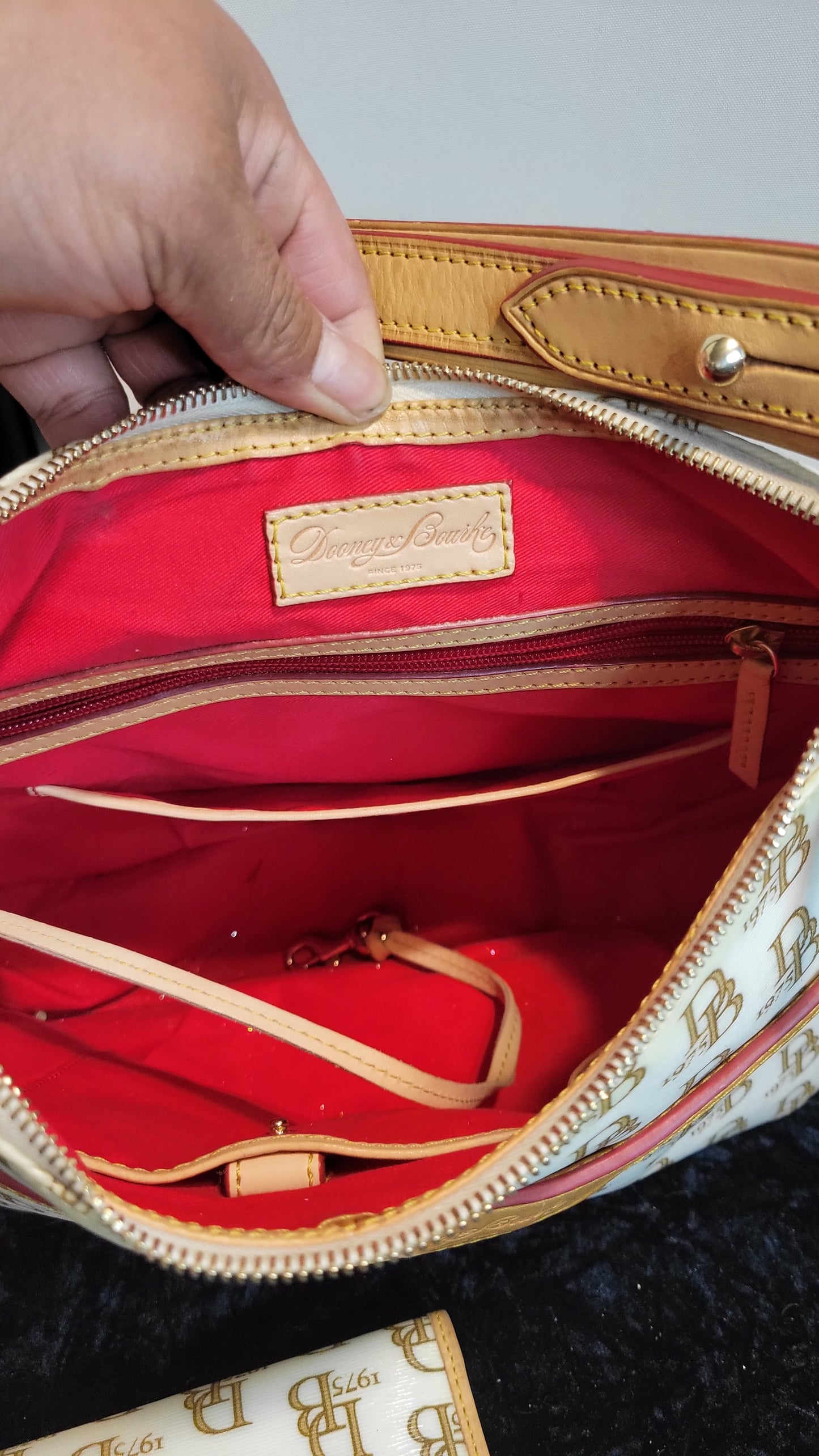 Authentic Dooney & Bourke 1975 retro anniversary shoulder bag and matching wallet set ♥️